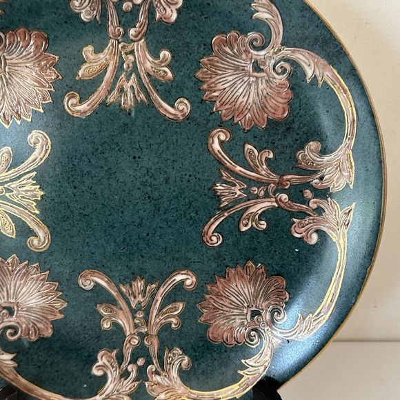 China Porcelain‎ Hand Painted Decorative 10” Plate Green Raised Gold & Vine - Picture 5 of 7